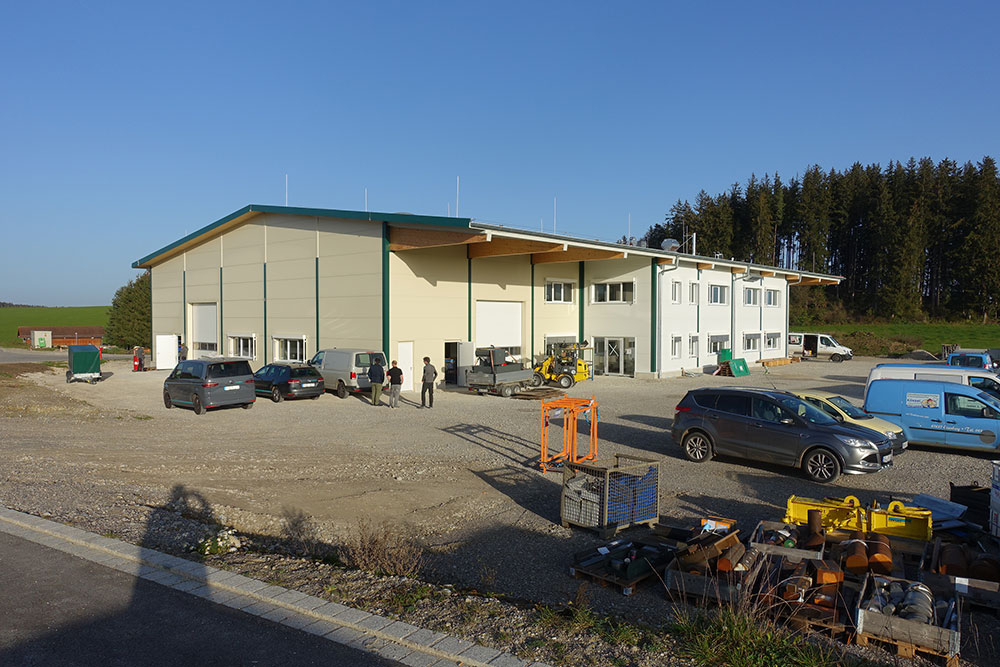 Halle-und-Bueroraeume